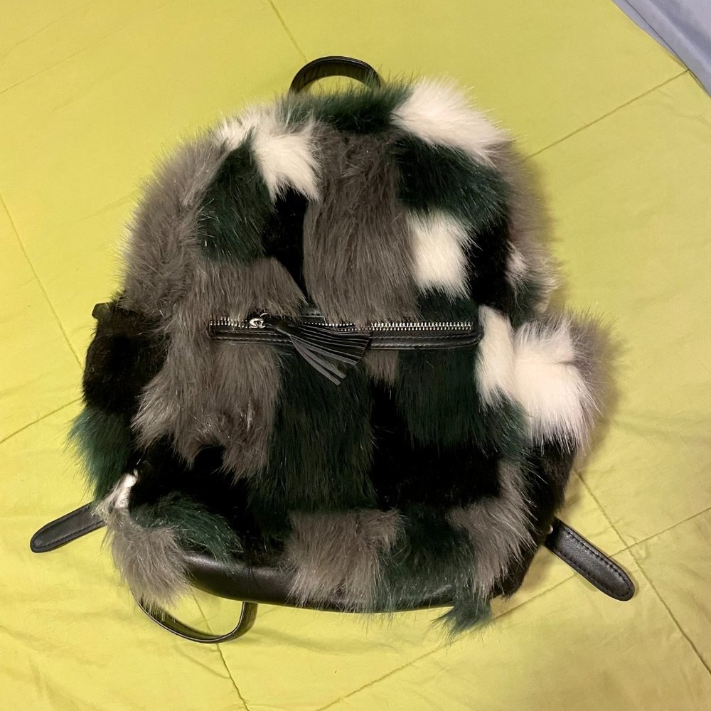 Leighton backpack ***MINT***